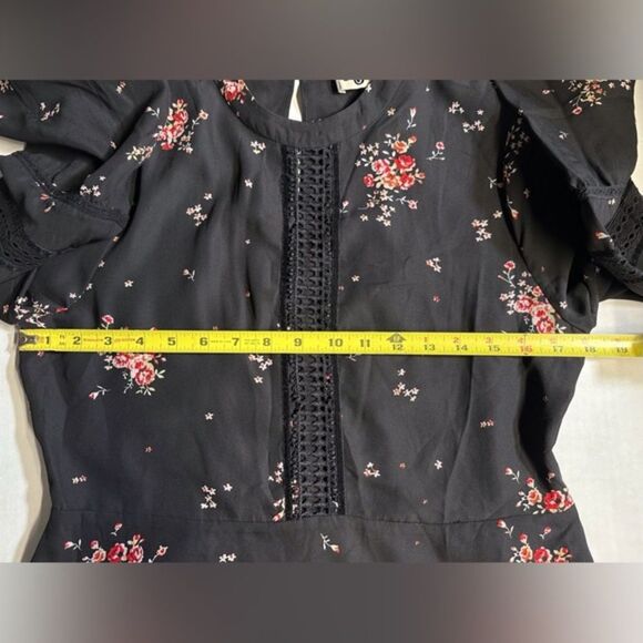Show me Your MuMu Black Floral Tunic Top, size S NWT - Picture 14 of 15